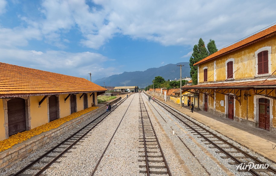 Bisezhai Railway Station, Mengzi City