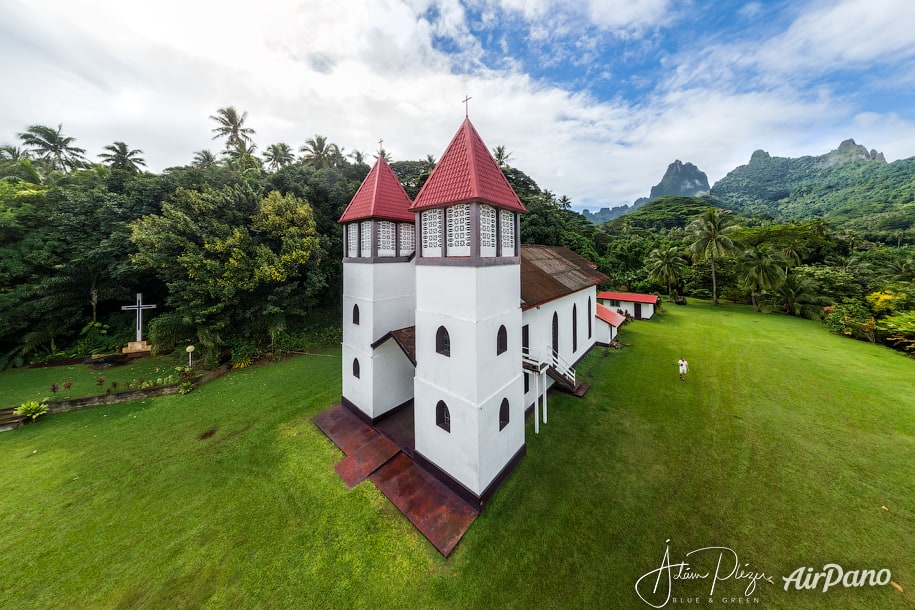 Catholic church Eglise de la Sainte Famille, Haapity