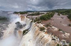 Waterfall Salta Mbigua (Argentine side), cloudy day