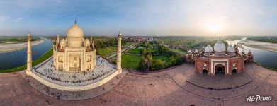 Taj Mahal. Mausoleum and mosque