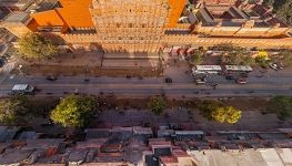 Road in front of the Hawa Mahal