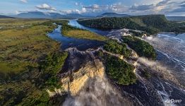 Canaima Lagoon from above