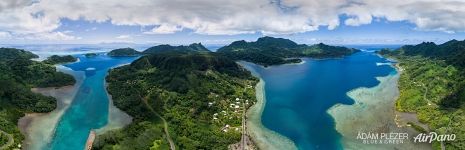 Between the islands Huahine-Nui and Huahine-Iti