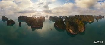 Sunrise at Halong bay, Vietnam