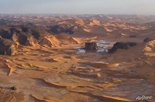 Flying up to the Moul N’aga Dune