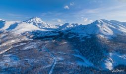 Vilyuchinsky volcano, Mostovaya Sopka and Poperechnaya Sopka