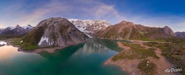 Fann Mountains. Kulikalon Lake