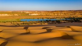 Ounianga Serir freshwater oasis and its surroundings