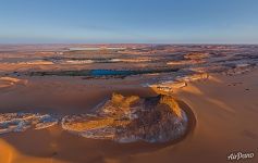 Ounianga Serir freshwater oasis and its surroundings