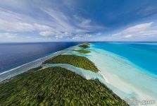 Above Motu Tiaraunu and Tauini, view of Auroa, Hiraanaa, Oroatera