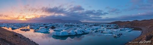 Jokulsarlon ice lagoon