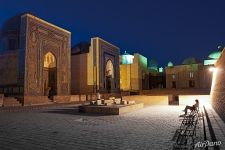 Kalyan Mosque at night